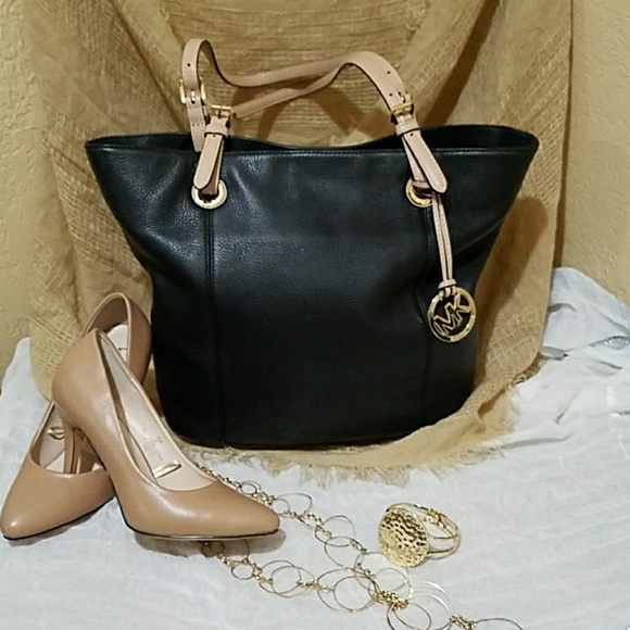 Michael Kors Handbags - MICHAEL KORS purse